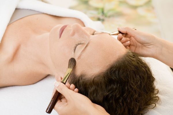 Nega obraza dr. Hauschka